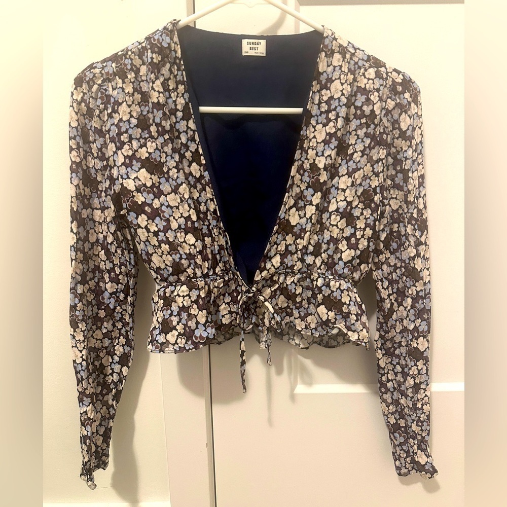 Aritzia Sunday Best Purple Floral Tie Long Sleeve Crop Blouse Size XXS Women’s